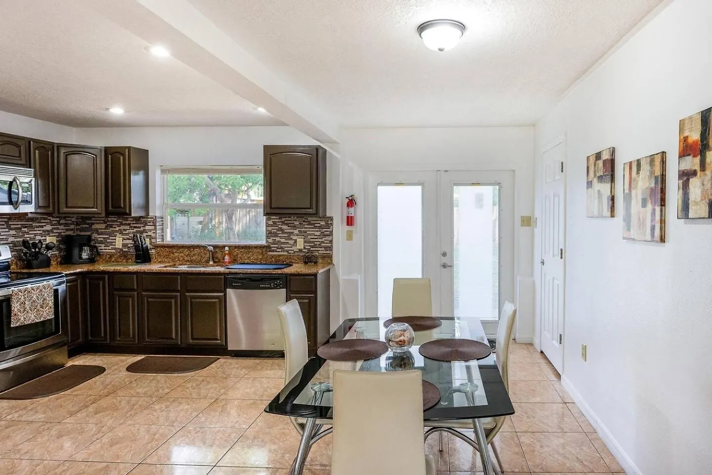 Quiet 2Br Getaway Fast Wi-Fi Pets Ok Villa Orlando 0*,  United States