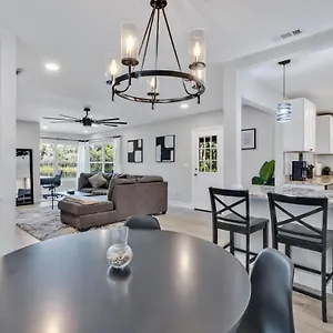 Holiday home Modern Front Casita Near Winter Park!, Orlando